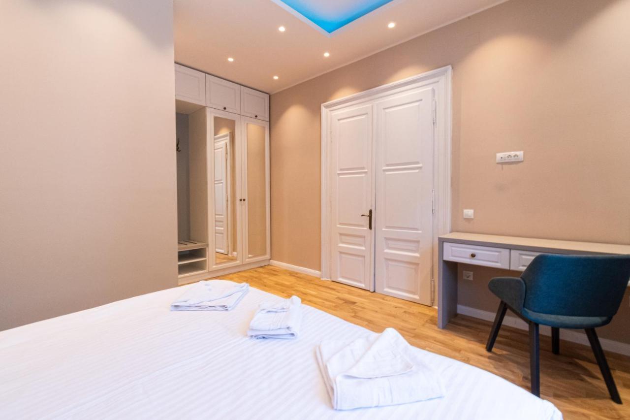 Black Gate - Quiet Studio In The Heart Of Old Town With Free Private Secured Parking Брашов Экстерьер фото