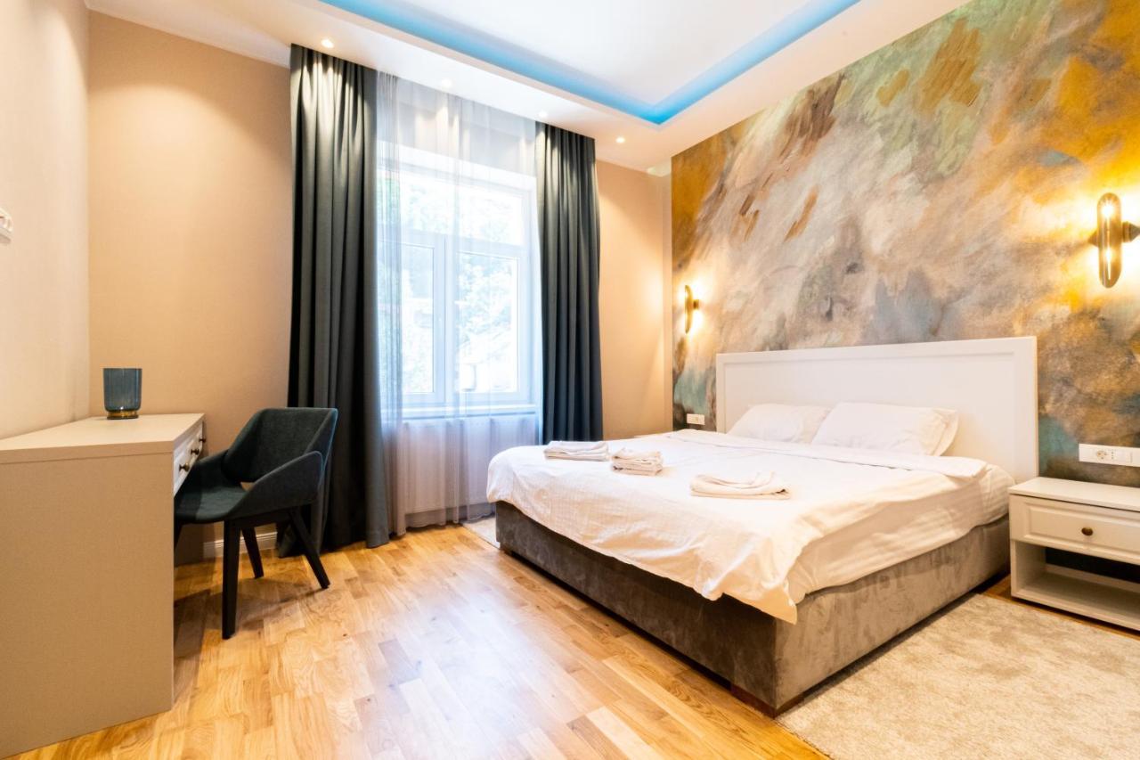 Black Gate - Quiet Studio In The Heart Of Old Town With Free Private Secured Parking Брашов Экстерьер фото