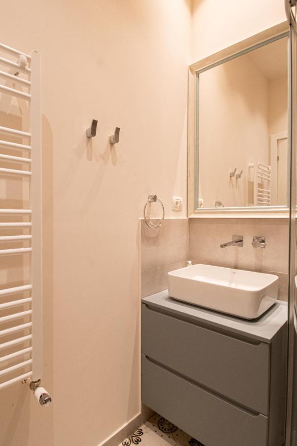 Black Gate - Quiet Studio In The Heart Of Old Town With Free Private Secured Parking Брашов Экстерьер фото